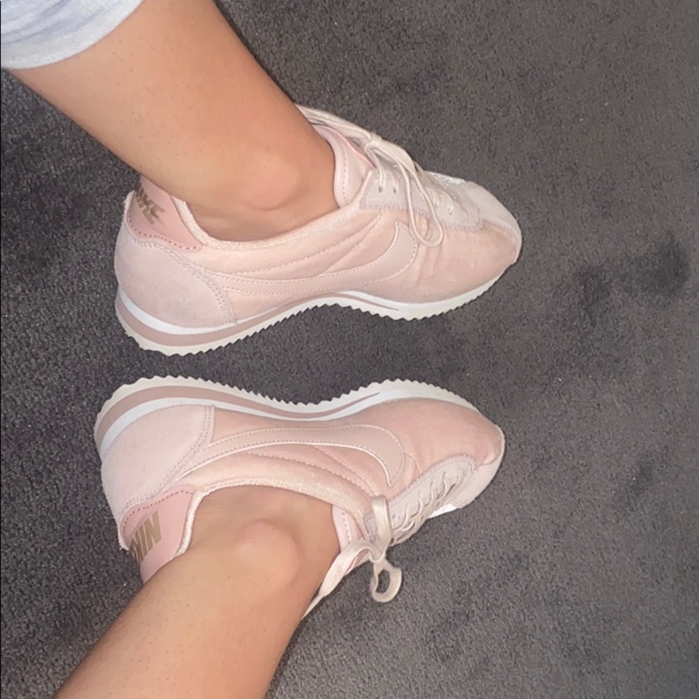 Nike Sneakers - Picture 7 of 16